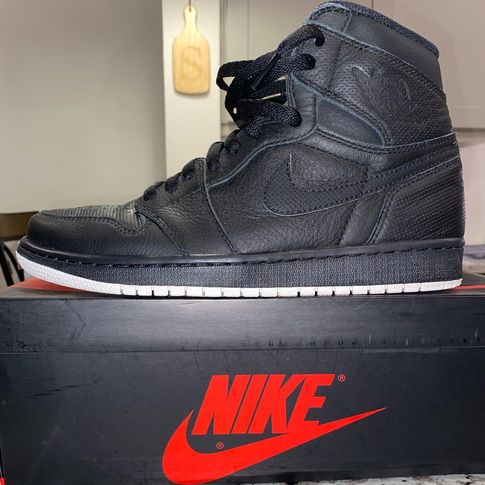 Jordan 1 Retro High OG Black Men Sz 8.5